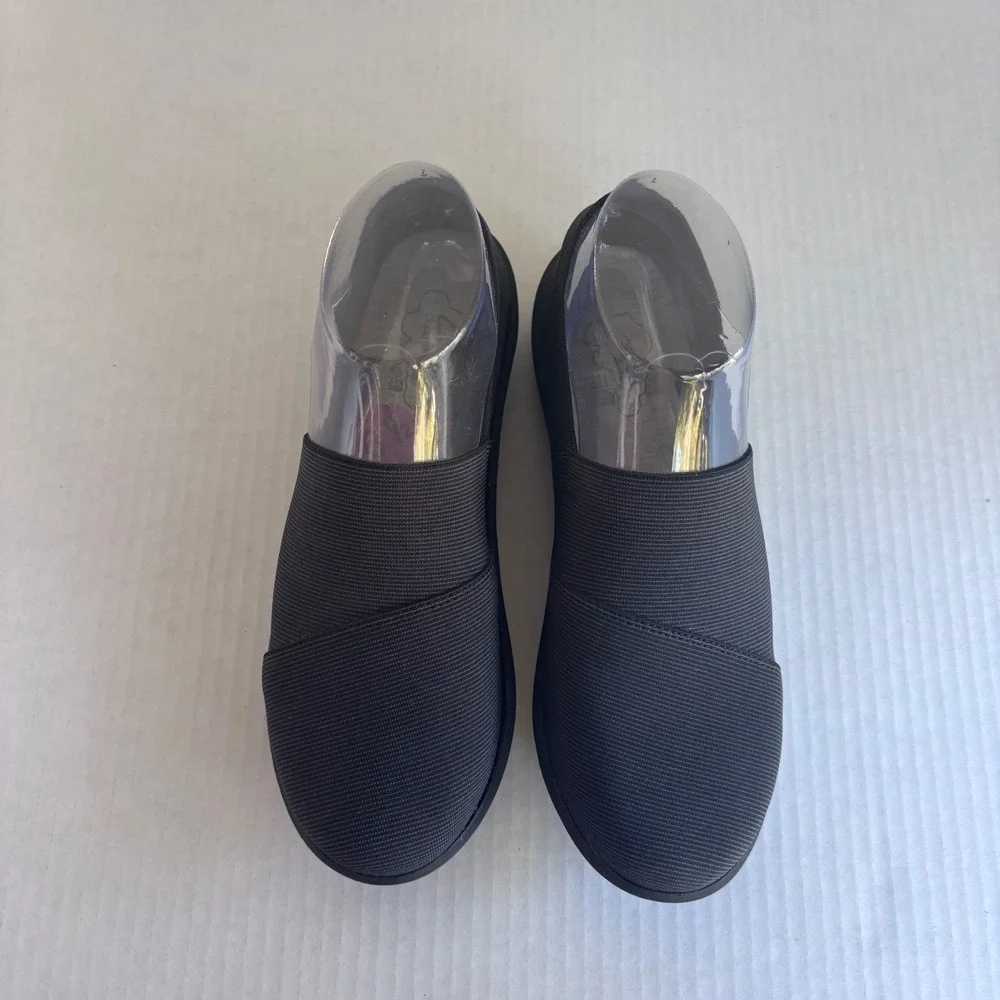 Clarks Cloud Steppers‎ Womens Black Slip On Shoes Comfort Elastic Sz 6.5